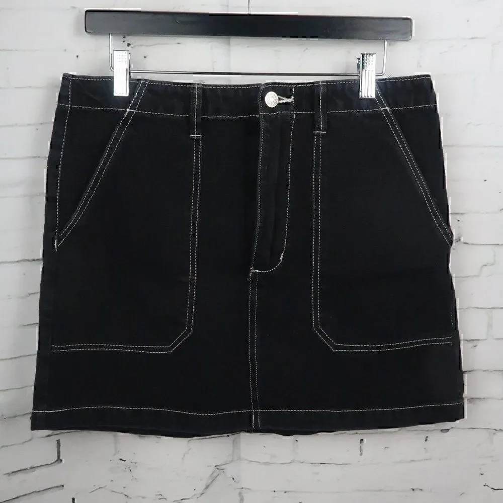 FOREVER 21 BLACK DENIM WITH WHITE STITCHING MINI SKIRT SIZE LARGE